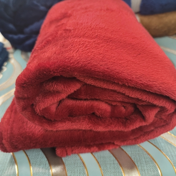Baby blanket plush velvet like burgundy color - Picture 2 of 4